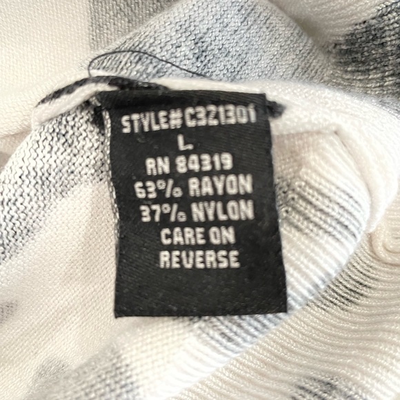 Neiman Marcus Animal Print Sweater (L) - Picture 9 of 11